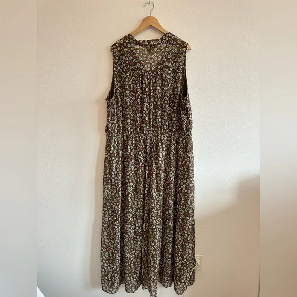 NWT Lane Bryant maxi dress. Perfect for fall. Army green size 22/24.Has pockets. - Picture 4 of 10
